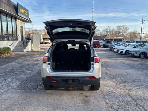Used 2025 Jeep Compass Trailhawk w/ Trailer Tow Group AWD/4WD image 29