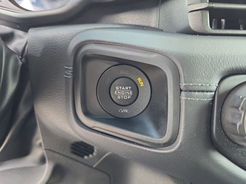 Used 2024 Jeep Wrangler Unlimited Sahara w/ Technology Group AWD/4WD image 26