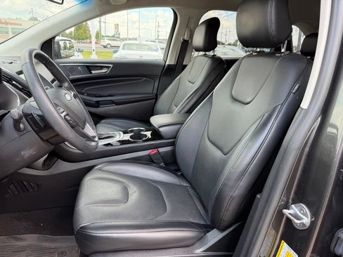 Used 2018 Ford Edge Titanium w/ Technology Package FWD image 6