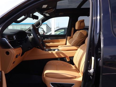 Used 2025 Jeep Grand Wagoneer Series III w/ Quick Order Packagew 28T image 11