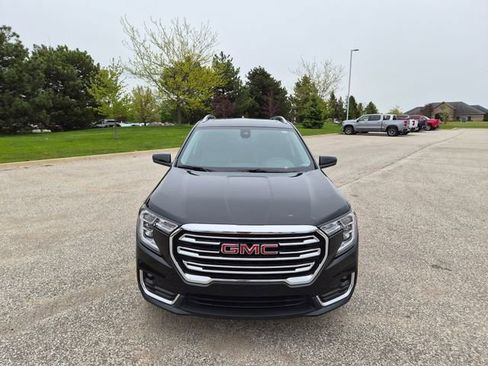 Used 2022 GMC Terrain SLT w/ Infotainment Package II AWD/4WD image 2