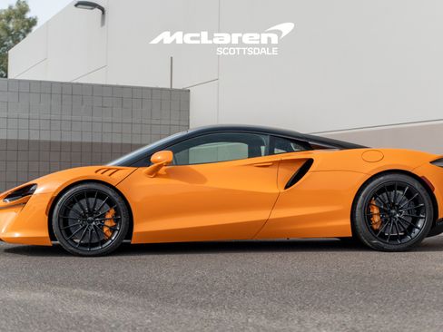 New 2026 McLaren Artura image 4