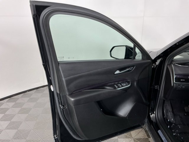 Used 2022 Cadillac XT4 Luxury w/ LPO, ONYX Package AWD/4WD image 12