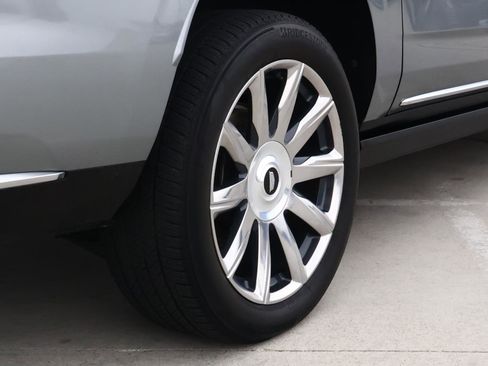 Used 2023 Cadillac Escalade ESV Premium Luxury Platinum w/ Heavy-Duty Trailer Package AWD/4WD image 11
