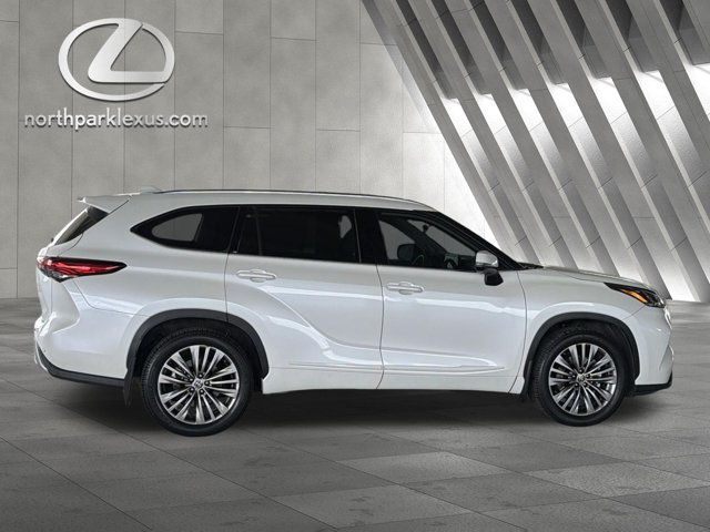 Used 2021 Toyota Highlander Platinum AWD/4WD image 4