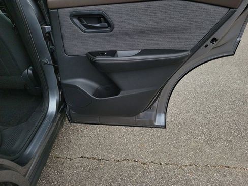 Used 2022 Nissan Rogue S image 36