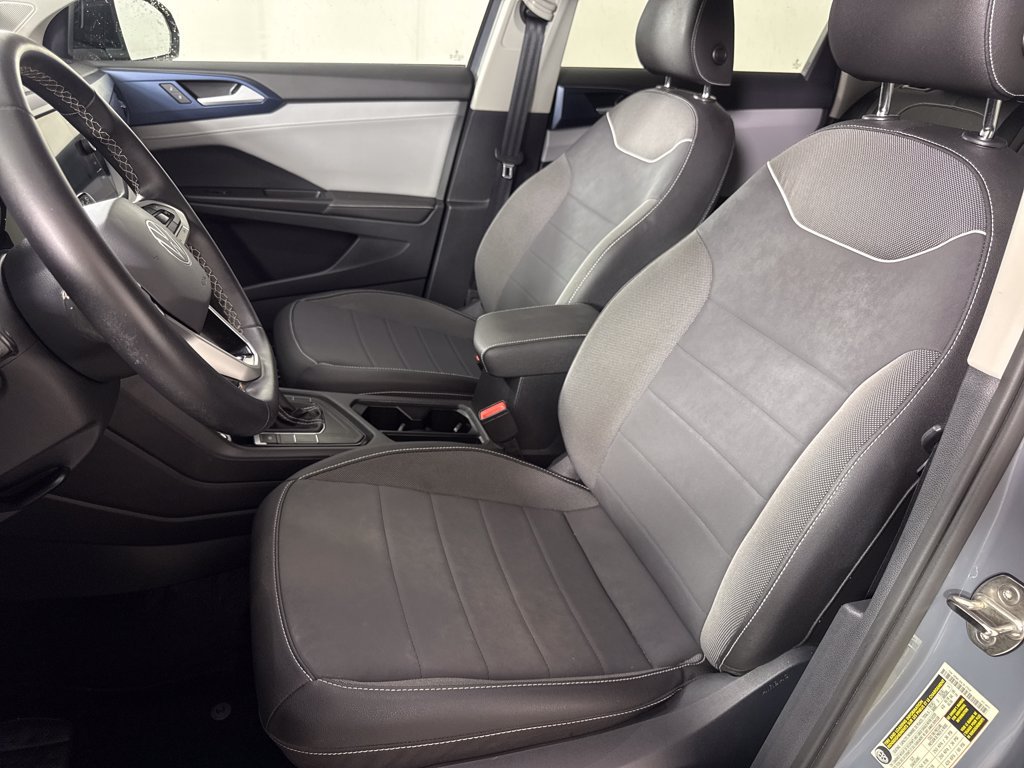 Used 2024 Volkswagen Taos SE w/ Panoramic Sunroof Package FWD image 11
