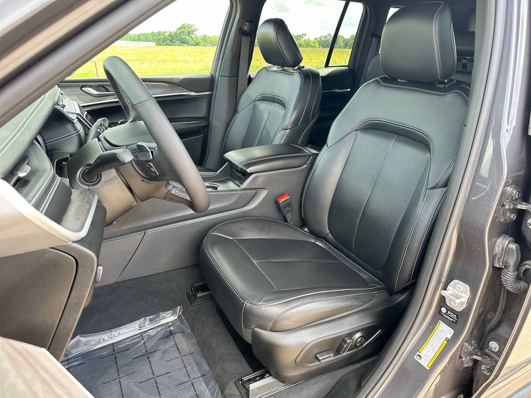 Used 2025 Jeep Grand Cherokee Limited AWD/4WD image 11