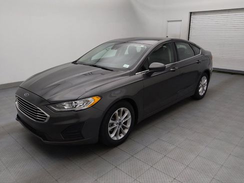 Used 2019 Ford Fusion SE FWD image 2