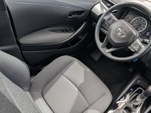 Used 2022 Toyota Corolla LE FWD image 9