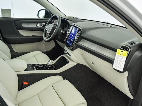 Certified 2026 Volvo XC40 B5 Plus w/ Protection Package Premier AWD/4WD image 16