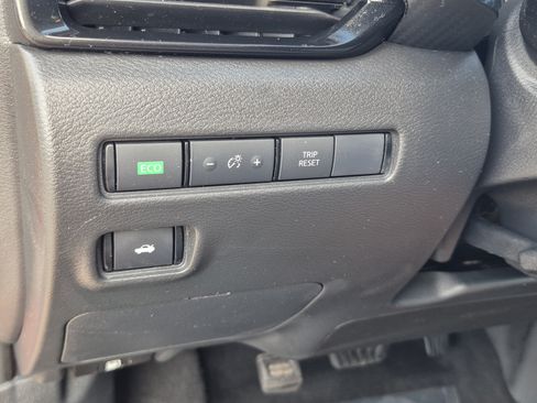 Certified 2024 Nissan Sentra SV FWD image 29