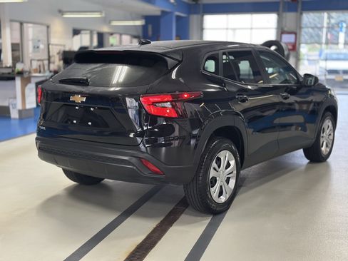 Used 2024 Chevrolet Trax LS FWD image 5