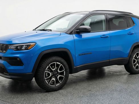 Used 2025 Jeep Compass Trailhawk AWD/4WD image 3