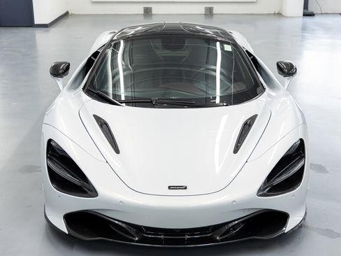 Used 2018 McLaren 720S image 12