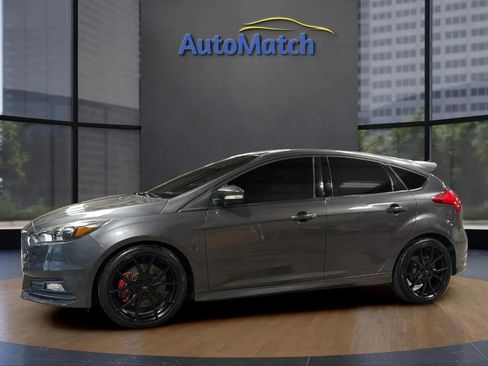 Used 2017 Ford Focus ST w/ Equipment Group 401A image 6