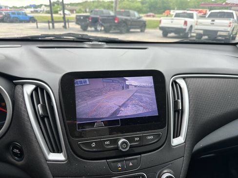 Used 2022 Chevrolet Malibu LT FWD image 15