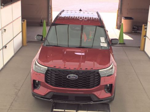 Used 2025 Ford Explorer ST-Line w/ ST-Line Street Pack AWD/4WD image 2