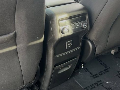 Used 2019 GMC Acadia SLE image 29