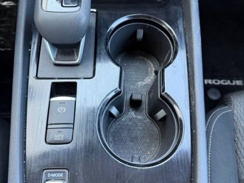 Used 2025 Nissan Rogue SV FWD image 27