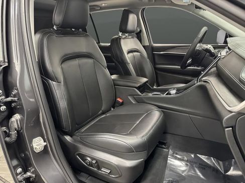 Used 2023 Jeep Grand Cherokee Limited w/ Luxury Tech Group II image 32