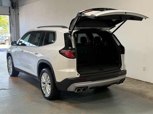 Used 2024 GMC Acadia Elevation FWD image 4