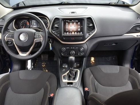 Used 2016 Jeep Cherokee Latitude w/ Cold Weather Group image 11