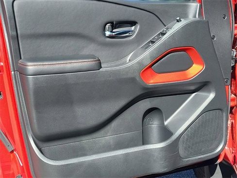 Certified 2025 Nissan Frontier PRO-4X image 21