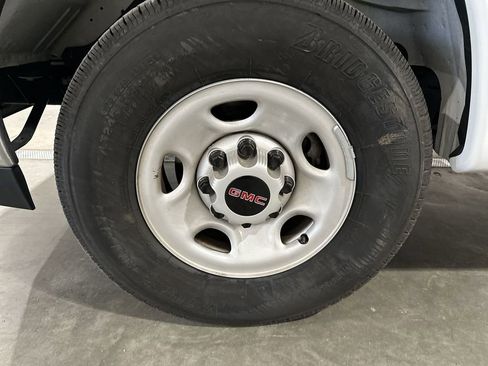 Used 2024 GMC Savana 2500 w/ Driver Convenience Package image 17