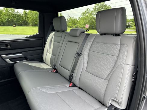 Used 2025 Toyota Tundra SR5 w/ SR5 Premium Package AWD/4WD image 30