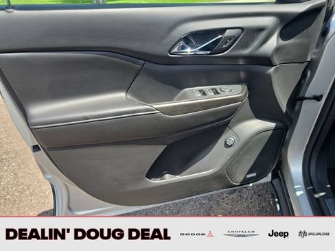 Used 2017 GMC Acadia SLT AWD/4WD image 11