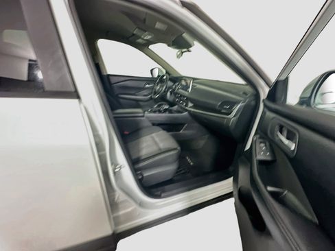 Used 2024 Nissan Rogue SV FWD image 30