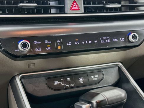 Used 2025 Kia Carnival FWD image 24
