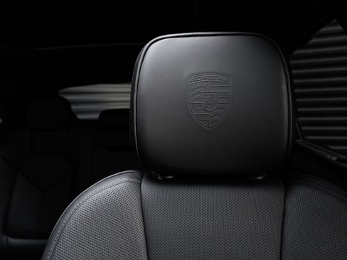 Certified 2026 Porsche Macan AWD/4WD image 15