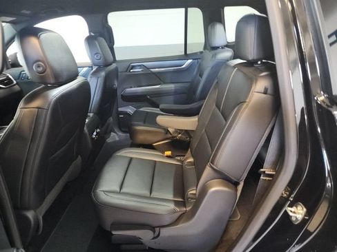 Used 2026 GMC Acadia Elevation w/ Elevation Premium Package AWD/4WD image 8