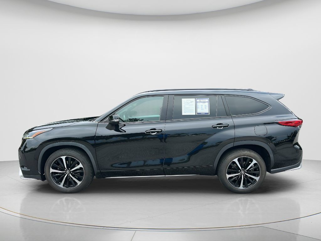 Used 2022 Toyota Highlander XSE FWD image 9
