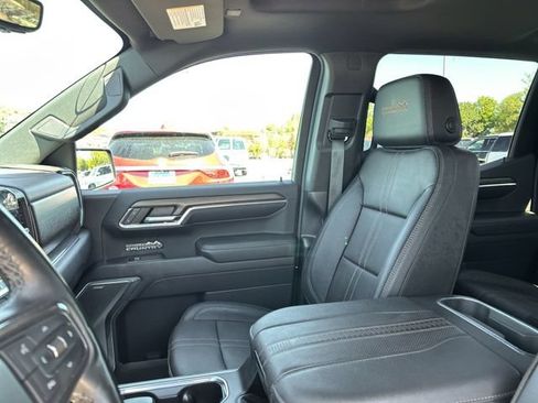 Used 2024 Chevrolet Silverado 1500 High Country w/ Technology Package AWD/4WD image 31