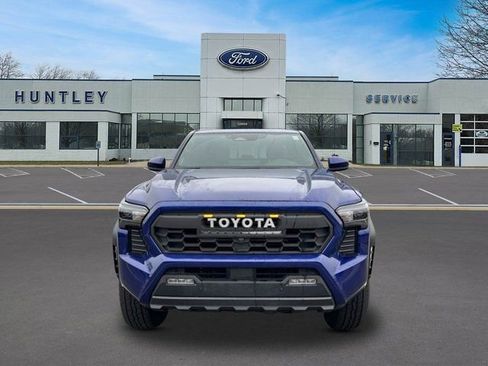Used 2025 Toyota Tacoma TRD Off-Road w/ TRD Off Road Upgrade Package AWD/4WD image 2