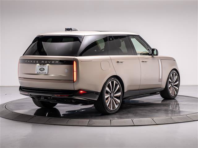 Used 2024 Land Rover Range Rover SV AWD/4WD image 5