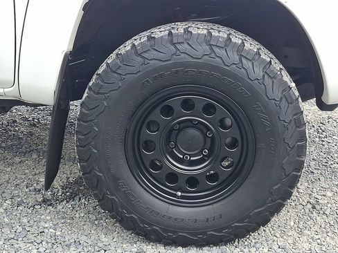 Used 2011 Toyota Tacoma 4x4 Double Cab w/ SR5 Pkg #2 image 10