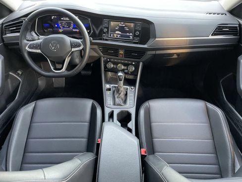 Used 2023 Volkswagen Jetta SE w/ Panoramic Sunroof Package image 12