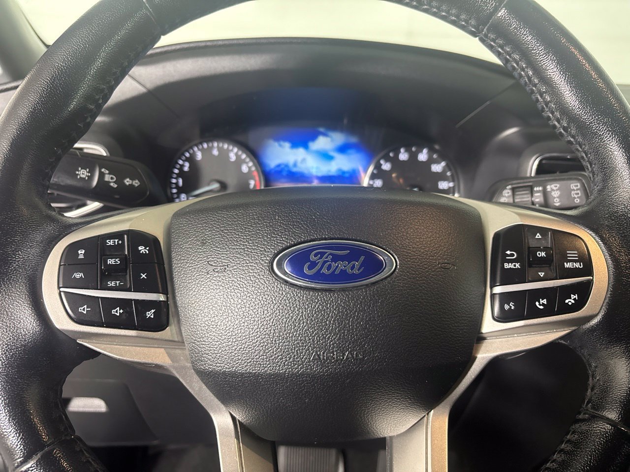 Used 2022 Ford Explorer Limited AWD/4WD image 11