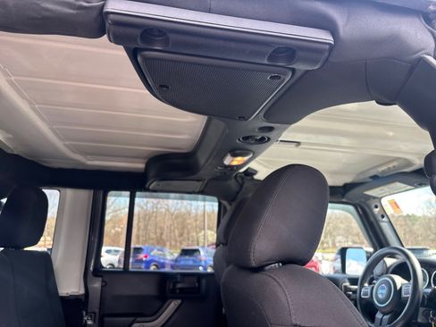 Used 2018 Jeep Wrangler Unlimited Sport S image 39