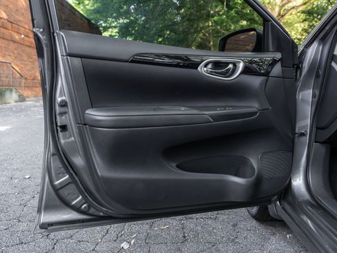 Used 2018 Nissan Sentra SV w/ Premium Package (P01) FWD image 30