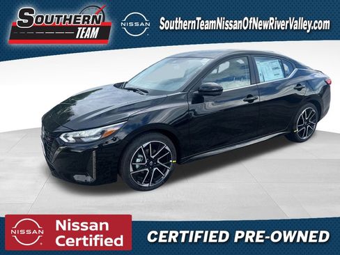 Certified 2025 Nissan Sentra SR w/ SR Premium Package FWD image 1