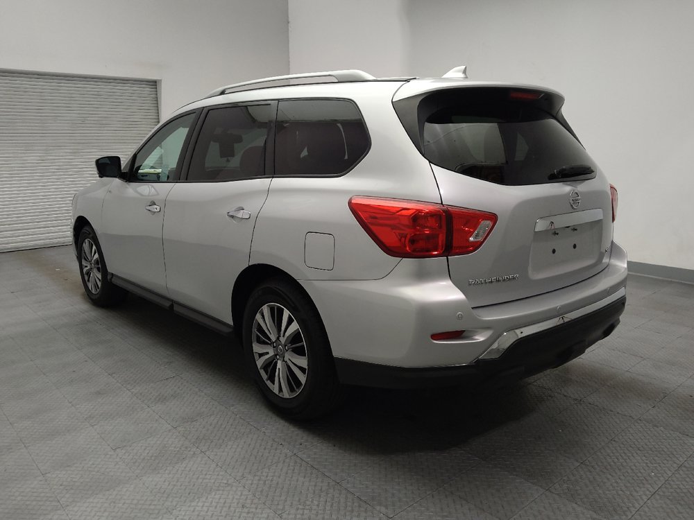 Used 2019 Nissan Pathfinder SL FWD image 5