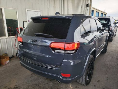Used 2018 Jeep Grand Cherokee Altitude image 2