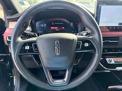 Used 2025 Lincoln Corsair Reserve AWD/4WD image 29