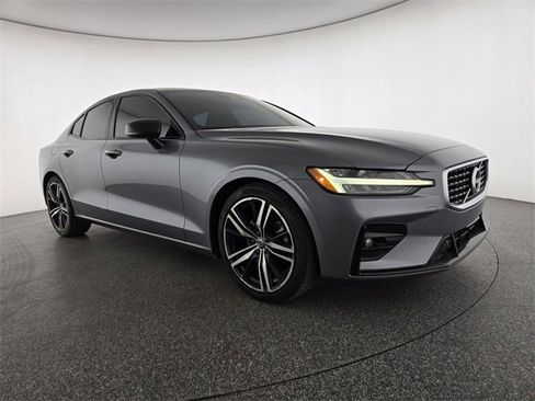 Used 2019 Volvo S60 T5 R-Design image 14