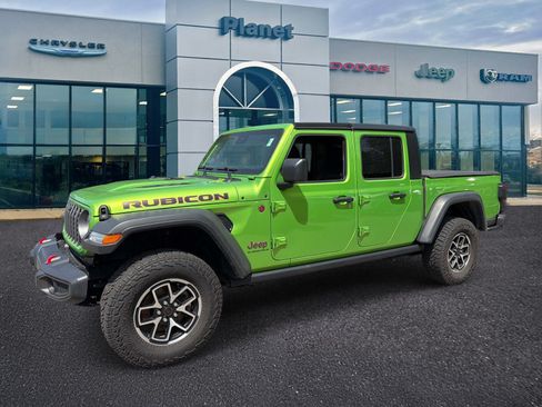 Used 2025 Jeep Gladiator Rubicon w/ Safety Group AWD/4WD image 4